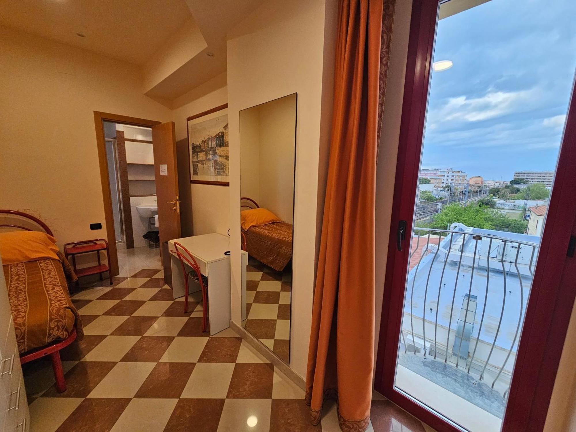 Hotel Fiorella Senigallia Kültér fotó