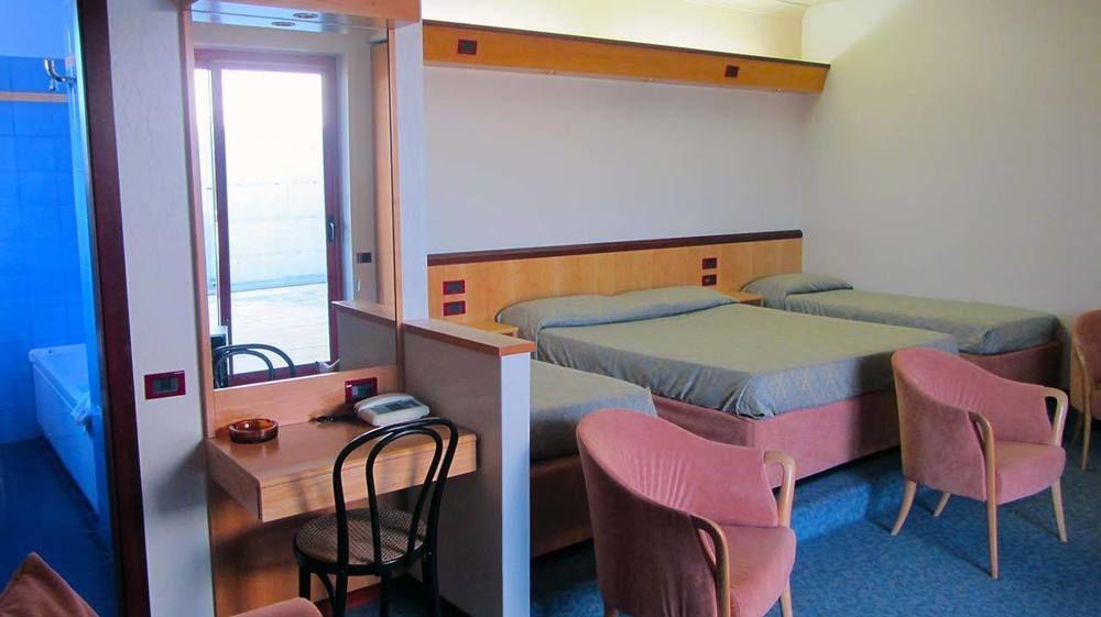 Hotel Fiorella Senigallia Kültér fotó